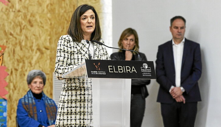 Beatriz Artolazabal, en un acto de Olabide Ikastola de Gasteiz.