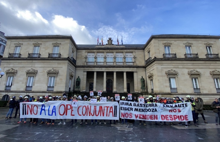 Concentración de los bomberos de Araba.