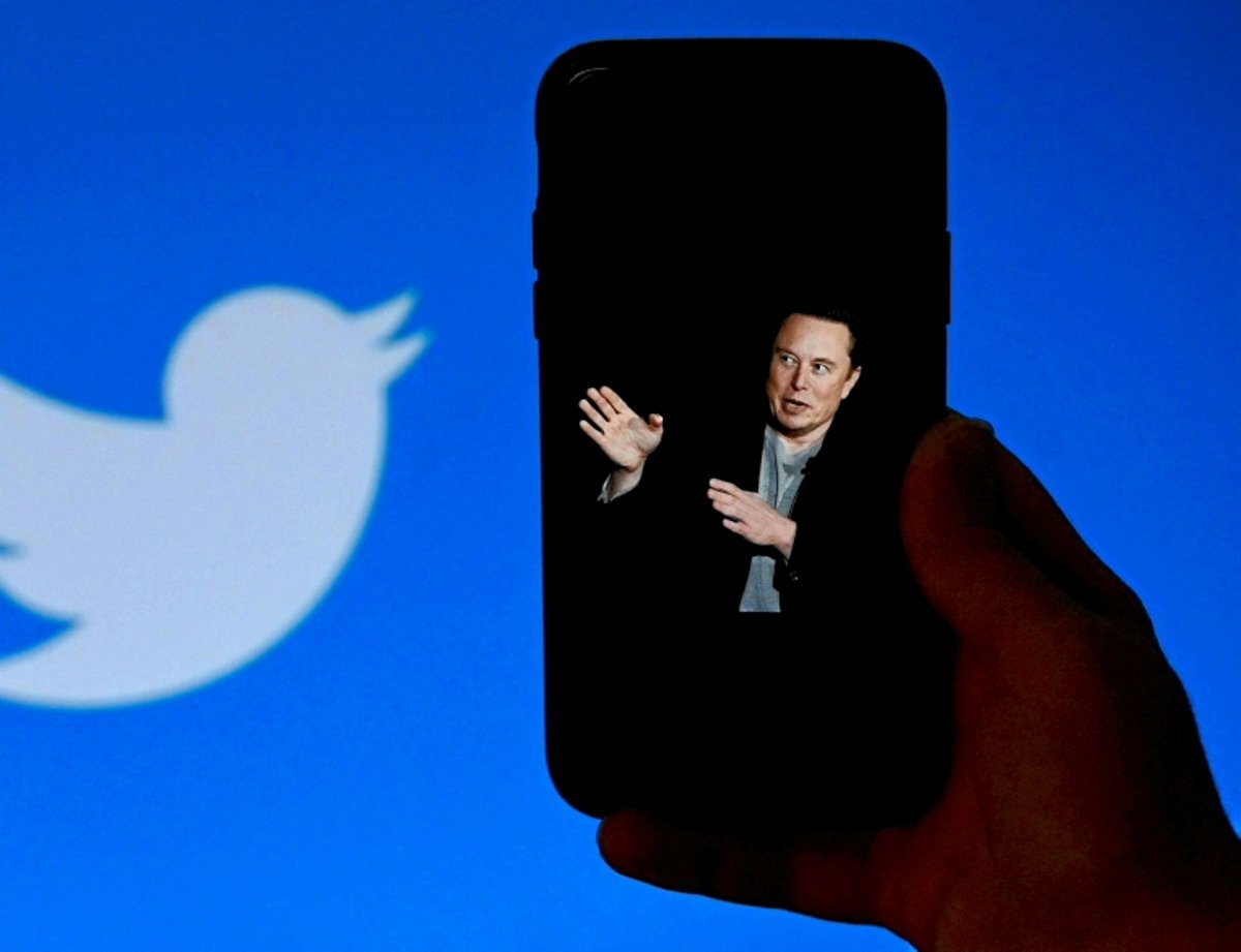 Elon Musk aberats sonatuak (alboko orrialdean) ehun urte barru Marten milioi bat pertsonako kolonia bat ezartzea du buruan (Olivier DOULIERY / AFP)