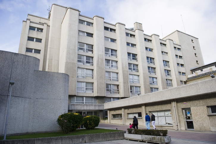 El niño se encuentra en la UCI del Hospital Santiago de Gasteiz.
