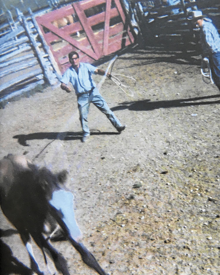 Beltrán Etchegoien, de Luzaide, en Nevada, en las labores propias de un rancho.