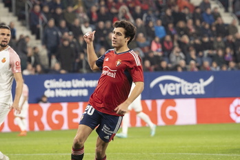 Manu Sánchez durante el partido frente al Mallorca en El Sadar.