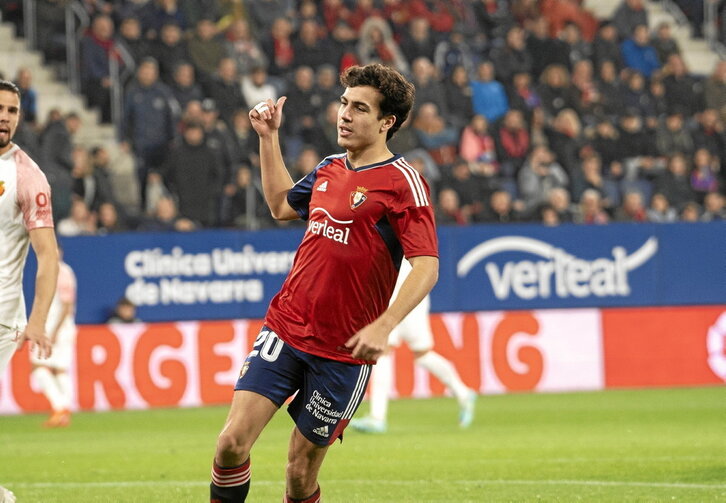 Manu Sánchez durante el pasado encuentro frente al Mallorca en El Sadar.