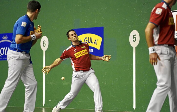 Ion Ander Albisuk, agintzeaz gain, partida serioa jokatu zuen baldintza nahiko zailetan.