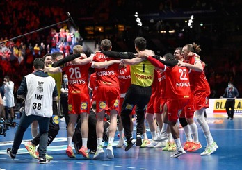 Los jugadores daneses celebran su tercer Mundial consecutivo, algo que nadie había logrado hasta ahora.