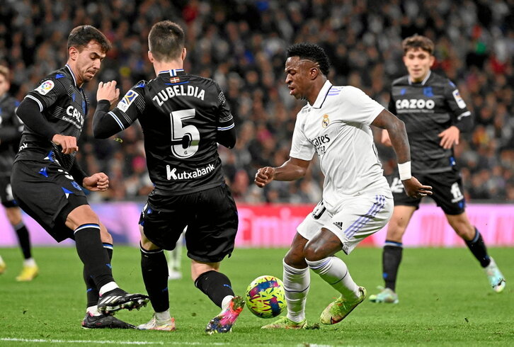 Vinicius causó muchos problemas a una Real que tuvo que acabar con Zubeldia de lateral derecho y Zubimendi de central.