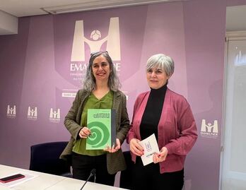 Ane Alonso junto a Miren Elgarresta en la sede de Emakunde.