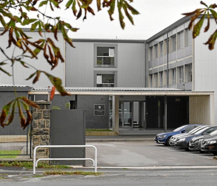 Imagen del colegio El Redín, que ha recurrido la decisión del Gobierno navarro de quitarle el concierto por mantener la educación segregada.