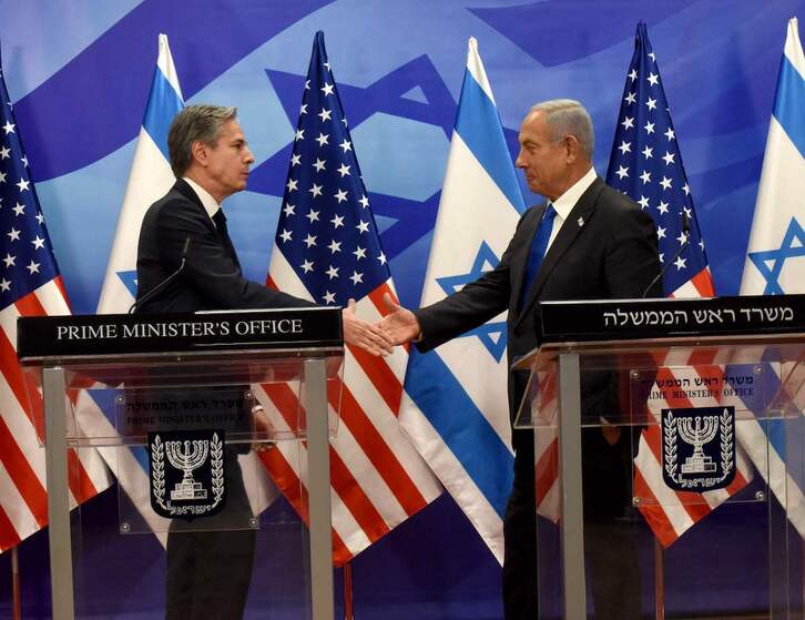    Antony Blinken saluda al primer ministro israelí, Benjamin Netanyahu.