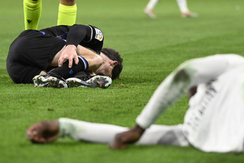 Aritz Elustondo, Santiago Bernabeuko berdegunean, min hartuta.