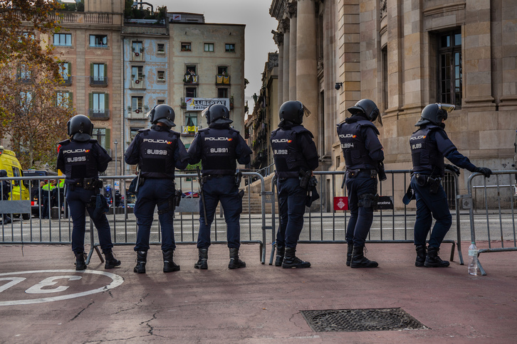 Agentes de la Policía española en Barcelona.