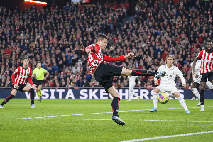Ander Herrera en el partido contra el Real Madrid en San Mamés.