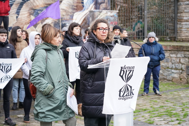 Mobilizazioak aurkezteko prentsaurrekoa egin du Gasteizen Euskal Herriko Mugimendu Feministak.
