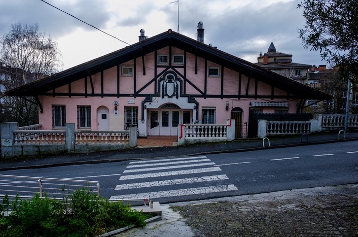 Exterior de La Sirena, albergue que puntualmente acoge a personas sin hogar para pernoctar.