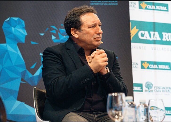 Eusebio Sacristán, en un momento de su comparecencia tras su accidente.