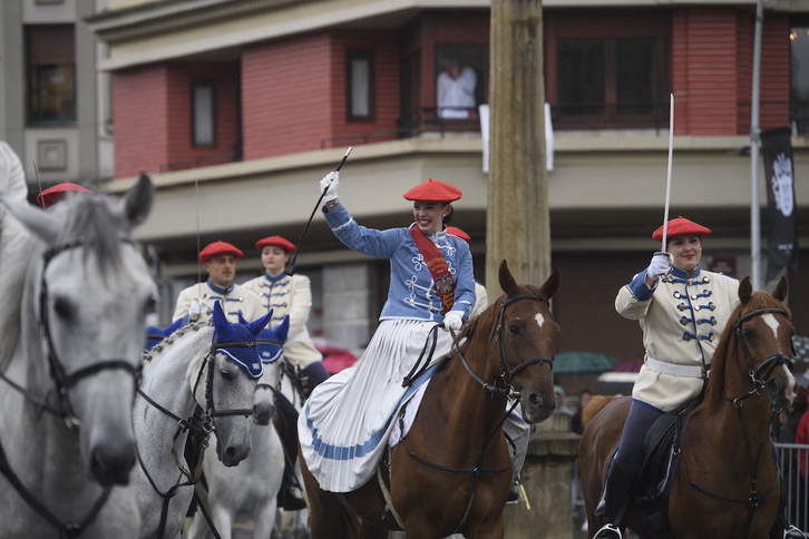 Un momento del Alarde público del pasado junio en Irun.