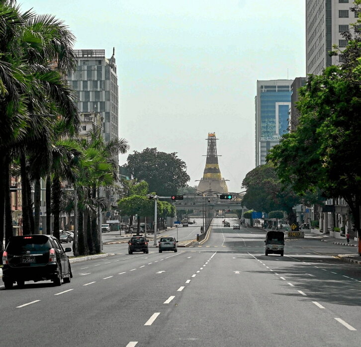 Calles casi vacías durante la «huelga silenciosa» en Rangún.