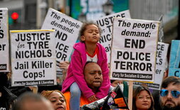 Manifestantes exigen justicia para Tyre Nichols y el fin del «terror policial» en una concentración realizada el pasado 28 de enero en Atlanta.