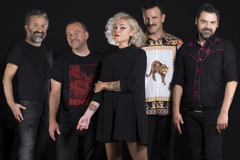 Taldeak ia mende laurden bete badu ere, sekulako energia dutela erakutsi dute ‘Atomika’ aurkezteko kontzertuetan.