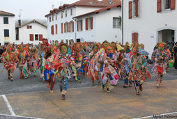 Zirtzilak Uztaritzeko karriketan