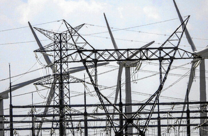 Tuterako eoliko eta eguzki energia instalazioa.