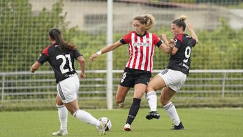 Una imagen del amistoso que enfrentó a vizcainas y navarras en verano.