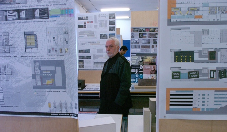 Paco Rabanne, en una imagen de archivo durante su visita en 2007 a la Escuela Técnica Superior de Arquitectura de la UPV/EHU. 