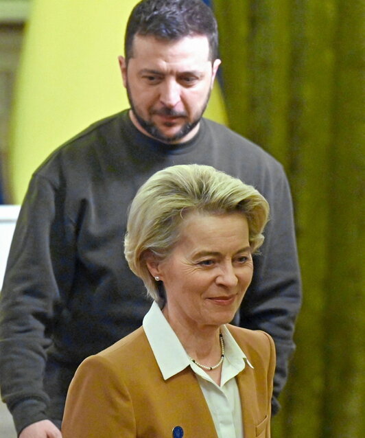 Volodimir Zelenski, con Ursula Von der Leyen.
