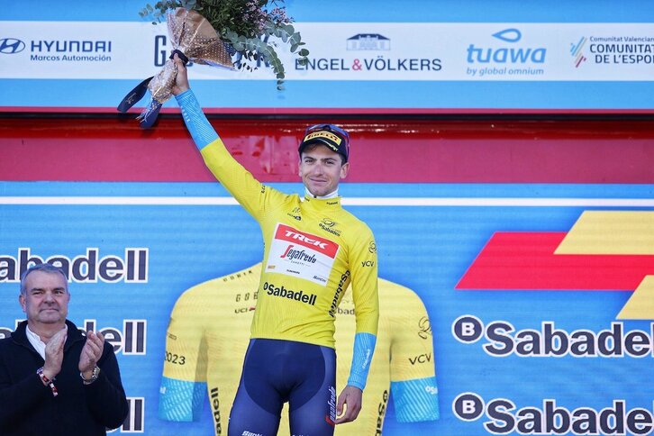 Giulio Ciccone sigue con el maillot amarillo a falta de la última etapa.