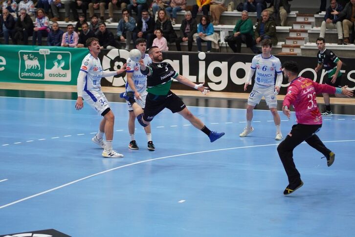 Incursión de Antonio Bazán, que ha marcado seis goles.