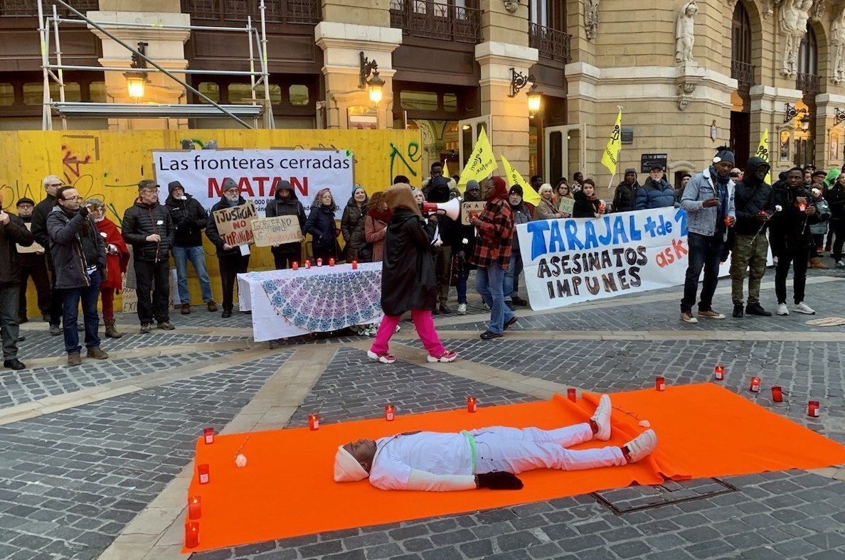 Recuerdo a las víctimas de El Tarajal en Bilbo. (ONGI ETORRI ERREFUXIATUAK)