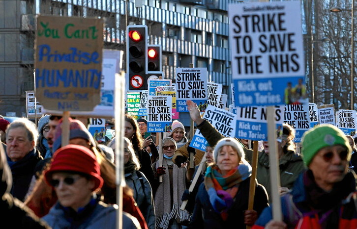 Movilización celebrada en Londres a mediados de enero en defensa del sistema público de salud.