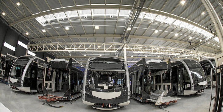 Cadena de montaje de autobuses eléctricos.