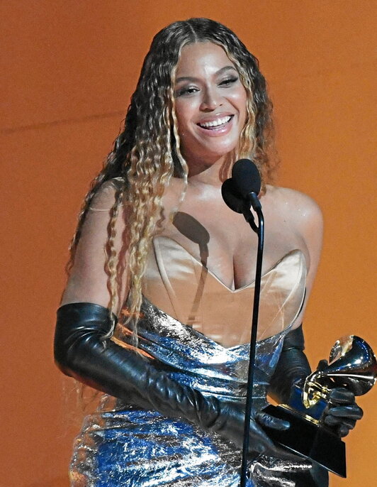 Beyonce, musika elektronikoko disko onenaren sariarekin.