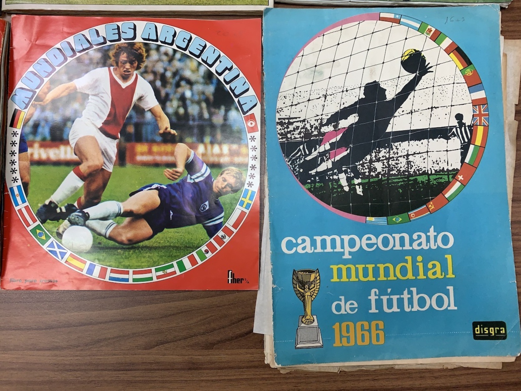 Álbumes de los Mundiales de la editorial bilbaina Fher. 