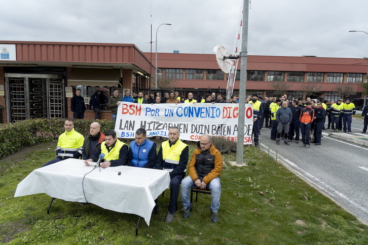 Después de la concentración el comité de BSH ha ofrecido una rueda de prensa.