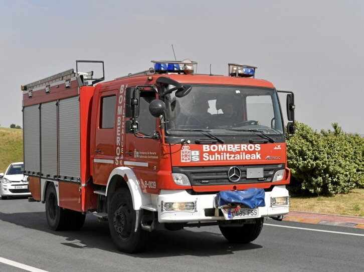 Camión de bomberos en el valle de Erreniega.