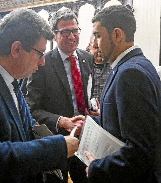 Urtaran saluda a Fernández (Elkarrekin Gasteiz).