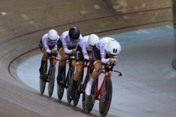 Tania Calvo, Ziortza Isasi y Eukene Larrarte correrán en la persecución por equipos tras batir el récord estatal en el Mundial del año pasado.