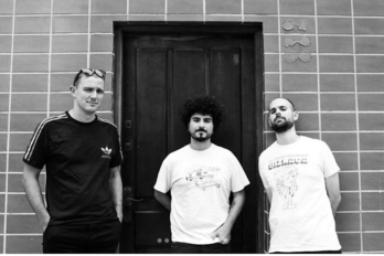 Txopet taldeak hiru kantuz osatutako EPa kaleratu zuen 2022ko azaroan.