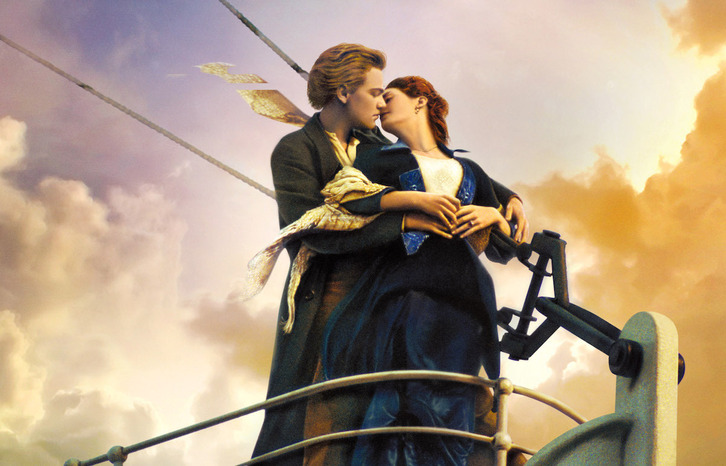 La icónica imagen de Leonardo DiCaprio y Kate Winslet en la proa del trasatlántico