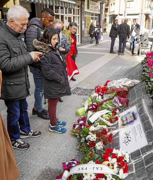 Placa en recuerdo de represaliadas en Bilbo.