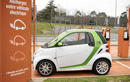 En 2022, 200000 voitures électriques ont été vendues dans l’Hexagone, contre environ 240000 véhicules diesels, selon le Comité des constructeurs français d’automobiles  Patxi BELTZAIZ