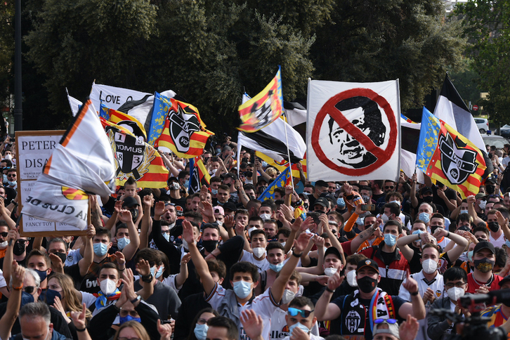 Protesta contra Peter Lim realizada en Valencia.