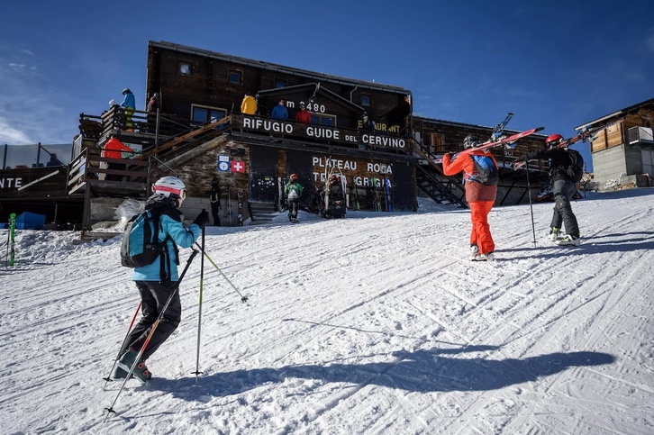El Rifugio Guide del Cervino, en la cima del Testa Grigia, a 3.480 metros de altura, entre Zermatt, en Suiza, y Breuil-Cervinia, en Italia.