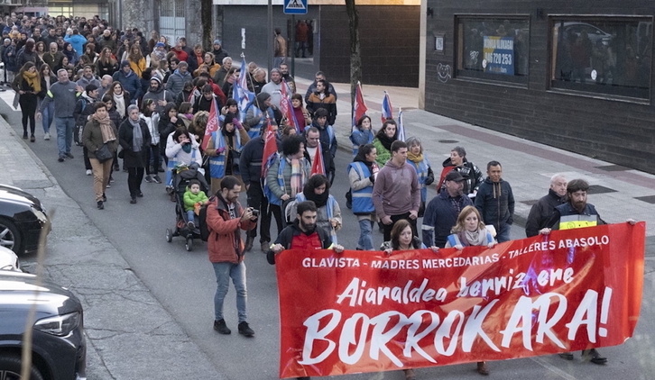 Manifestazio jendetsua egin dute Laudion.