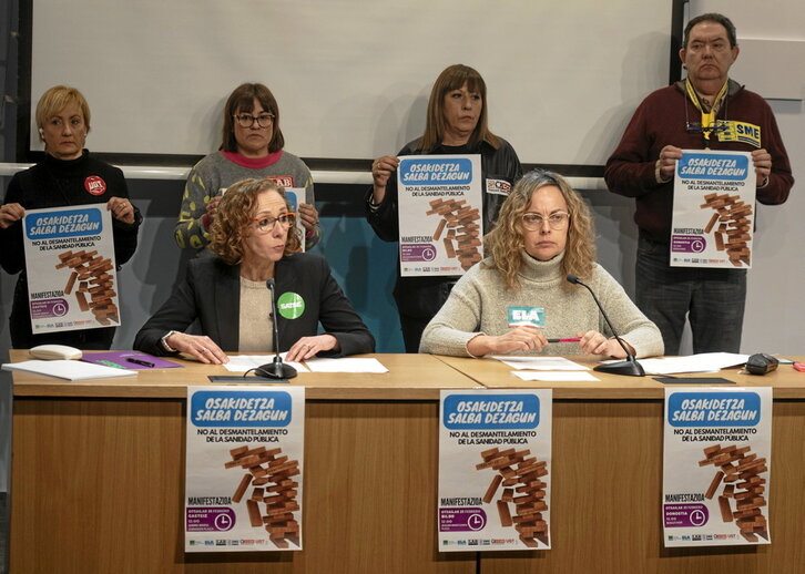 Representantes de Satse, ELA, LAB, SME, CCOO y UGT, en la comparecencia de ayer.