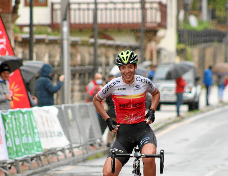 Estela Domínguez celebra en Balmaseda un segundo puesto que reforzaba su liderato en la Copa.