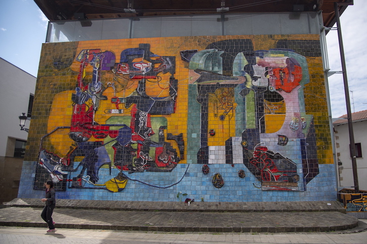 Imagen del mural ubicado en Usurbil que cumple ahora medio siglo.