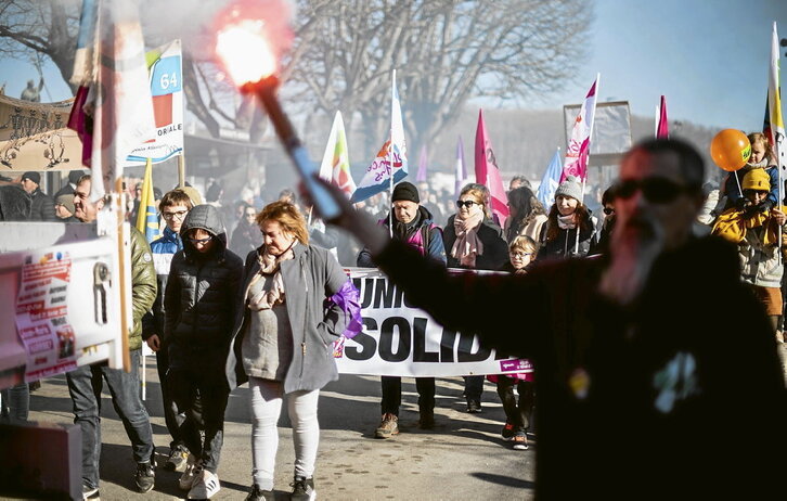 Asteburu batean antolaturiko lehenengo mobilizazio ekimenak irudi indartsuak utzi zituen Lapurdiko hiriburuan.